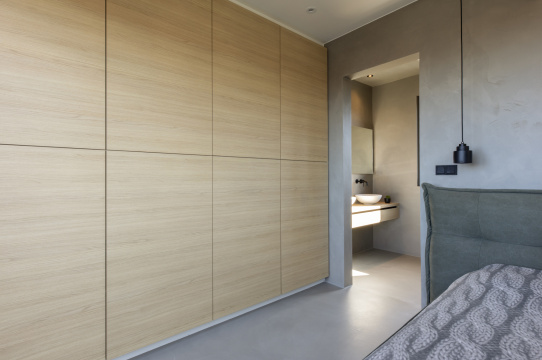 Maatwerk slaapkamerkast met greeploze afwerking